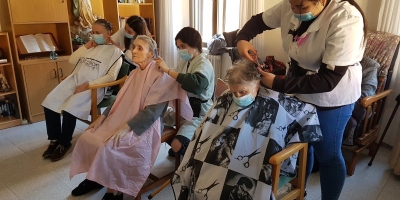 Servicio de peluquera a la comunidad de Hermanas Adoratrices